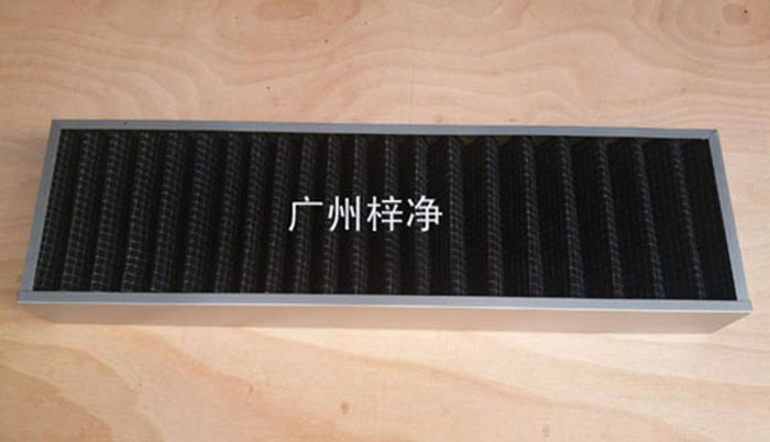 活性碳過濾器廣泛用于化學、制藥、食品、娛樂場所、需要凈化空氣的場所， 有害氣體如苯、甲醛、氨氣等的吸附脫除 溶劑的回收 ，采用活性炭氈比表面積大，吸附能力強，迅速處理各種有害氣體, 有效潔凈空氣對氣味的控制。